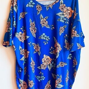 LuLaRoe Blue Floral Short Sleeve Top